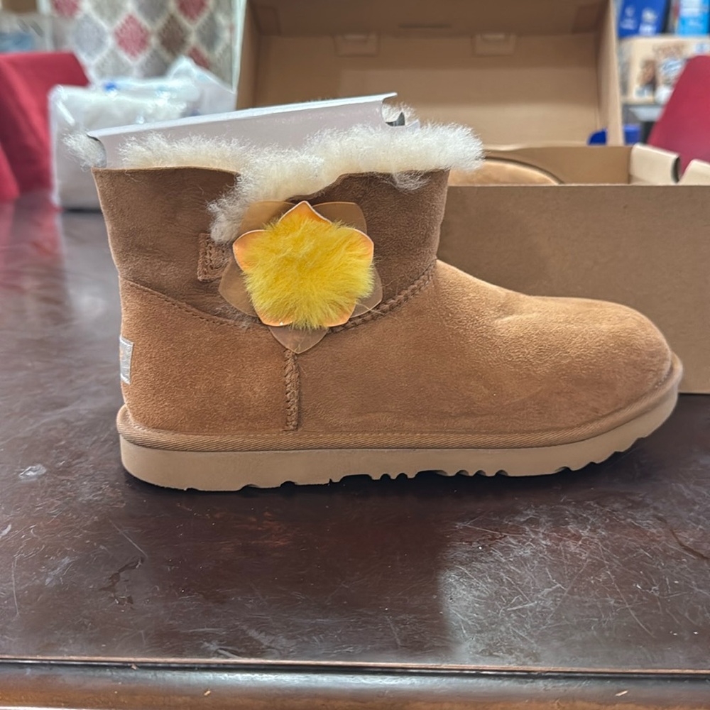 Brand new never worn kids Ugg boots. 100% Authentic.